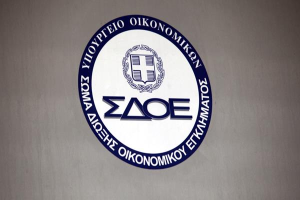 Το ΣΔΟΕ κατέσχεσε 10 κοντέινερ με 145.000 μπουκάλια από ποτά “μπόμπες”