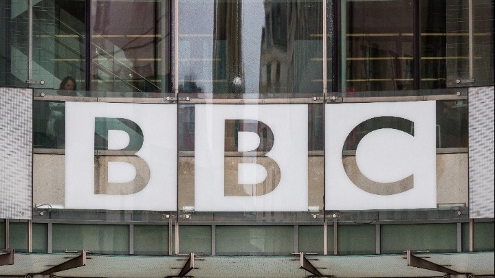 Παραιτήθηκε ο πρόεδρος του BBC. Διορίστηκε αφότου μεσολάβησε για να πάρει δάνειο ο Μπόρις Τζόνσον