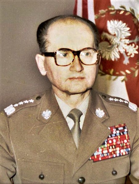 451px-Gen._Wojciech_Jaruzelski_13_grudnia_1981