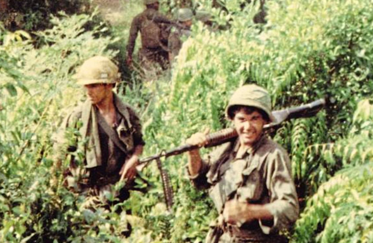 Ο παρασημοφορημένος αμερικανός στρατιώτης του Βιετνάμ που κατέκτησε το Χόλιγουντ. Πώς ο πόλεμος του άλλαξε τη ζωή