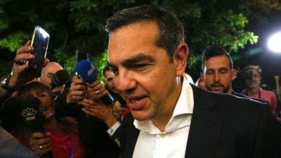 Ευθύνες στα κόμματα της ήσσονος αντιπολίτευσης επιρρίπτει ο Αλ. Τσίπρας. Κάνει λόγο για «μονομέτωπη επίθεση στον ΣΥΡΙΖΑ»