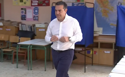 Εκλογές 2023. Ψήφισε στην Κυψέλη ο Αλέξης Τσίπρας