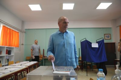 Εκλογές 2023. Ψήφισε στο Παλαιό Φάληρο ο Γιάνης Βαρουφάκης. Οι δηλώσεις του