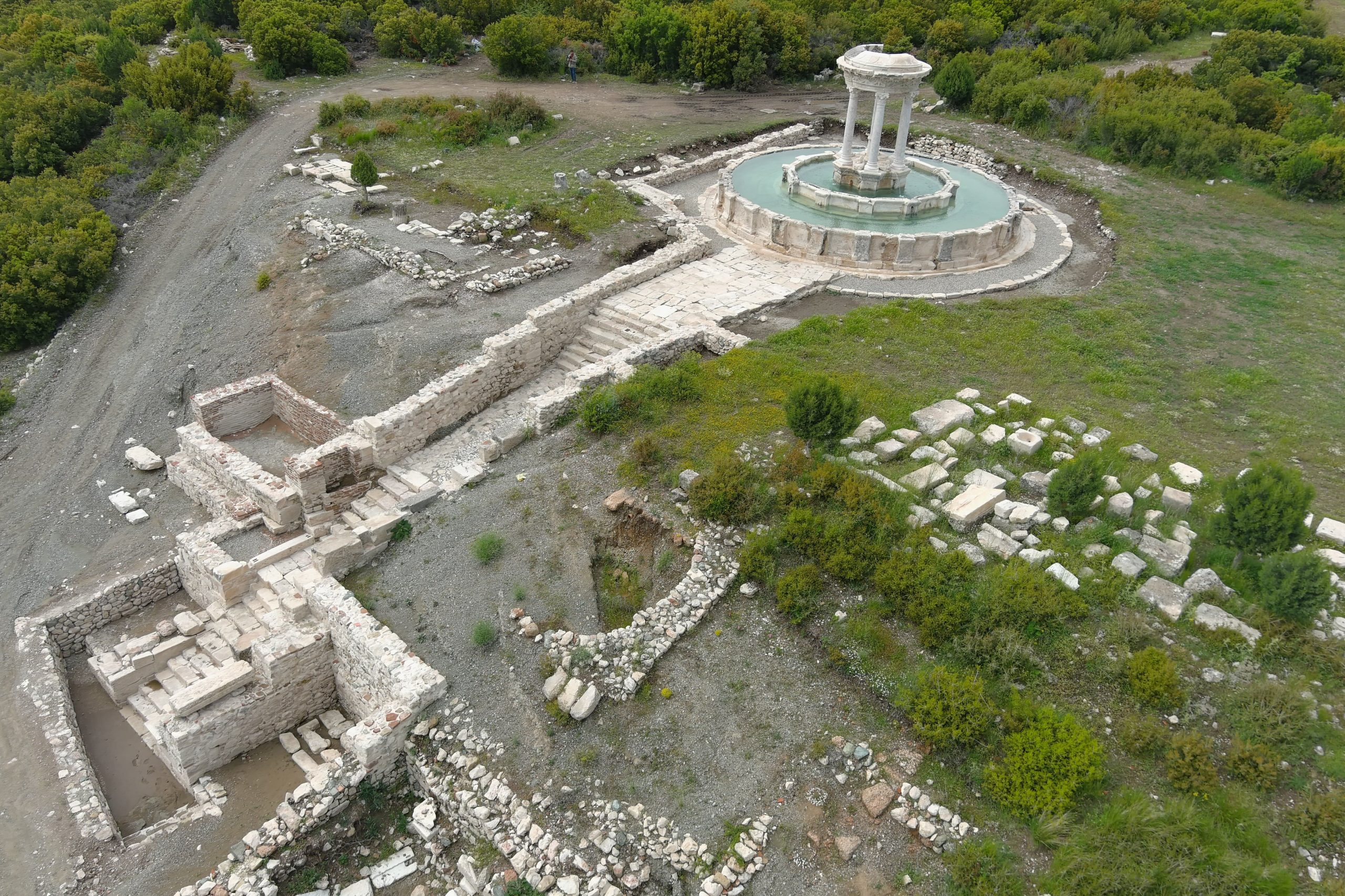 Κίβυρα. Η αρχαία ελληνική «πόλη των μονομάχων». Το εντυπωσιακό στάδιο και η κρήνη