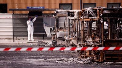 Γαλλία. Βγαίνουν τα τεθωρακισμένα οχήματα της αστυνομίας στους δρόμους. Σταματούν τα δρομολόγια λεωφορείων και τραμ από τις 21:00