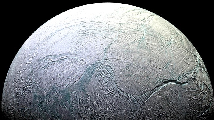 Ενδείξεις ζωής στο φεγγάρι του Κρόνου. Τι βρέθηκε στον υπόγειο ωκεανό που ονομάζεται Εγκέλαδος