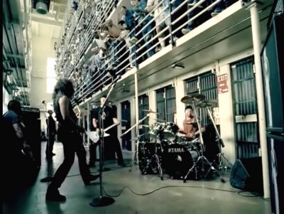 Τι συνέβη όταν οι Metallica έδωσαν συναυλία μέσα στην μεγαλύτερη φυλακή θανατοποινιτών της Αμερικής. Το τραγούδι μήνυμα