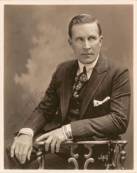 474px-William_Desmond_Taylor_1917_by_Witzel