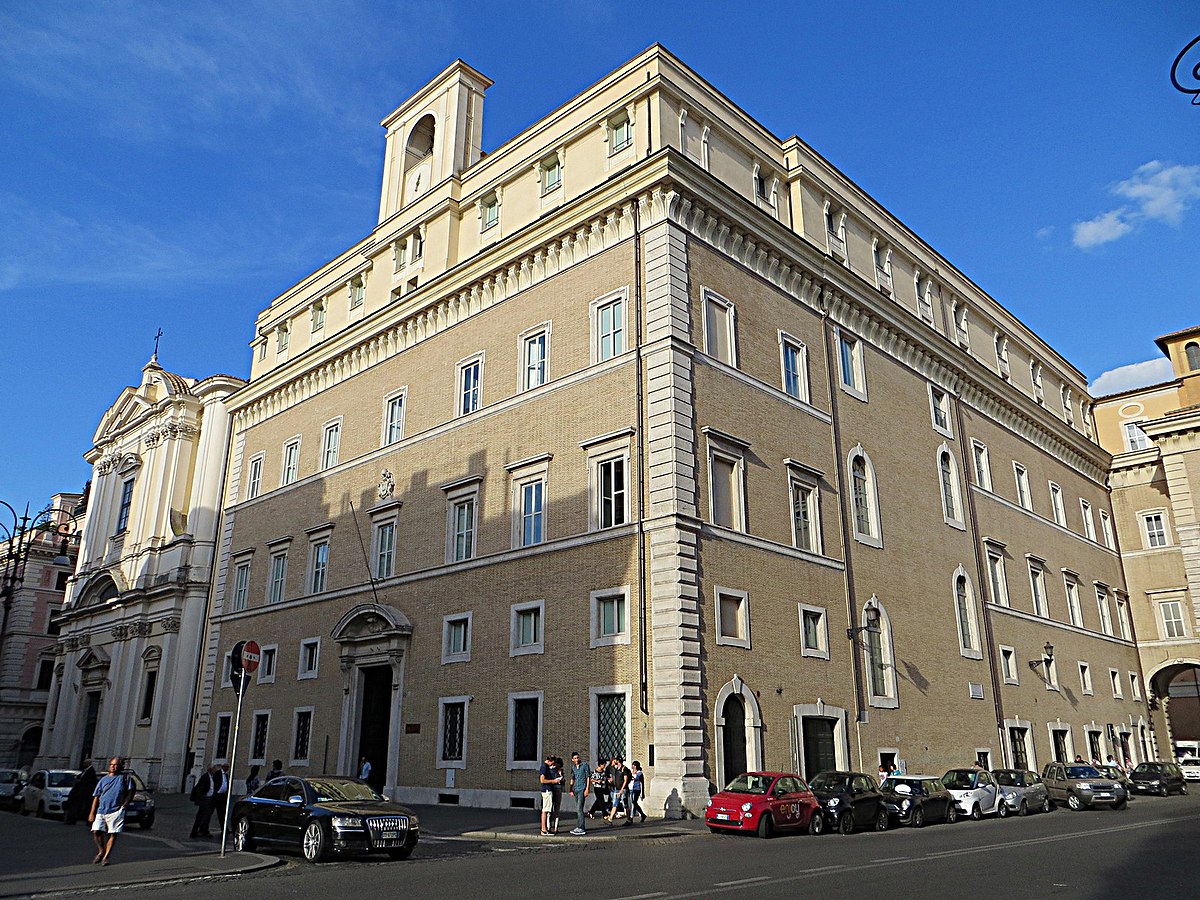 Piazza_di_Sant'Apollinare_-_panoramio