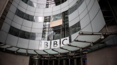 Σκάνδαλο με παρουσιαστή του BBC που παρενοχλούσε ανήλικο. Ξεκίνησε έρευνα το δίκτυο. Αντιδράσεις βουλευτών