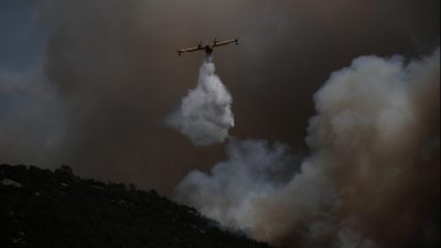 Βίντεο από drone του Guardian δείχνει το μέγεθος της καταστροφής από τη φωτιά στον Κουβαρά