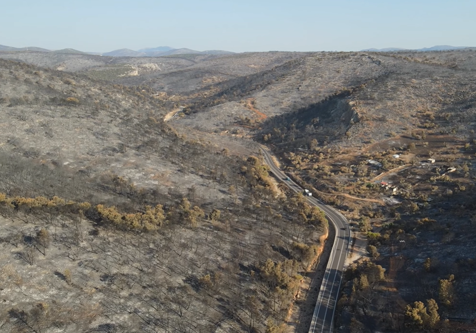 Τα ενεργά μέτωπα αυτή τη στιγμή στη χώρα. Δείτε πώς είναι η Μάνδρα μετά την πυρκαγιά