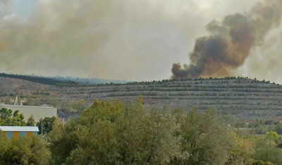 Καίει ανεξέλεγκτη η φωτιά στα Δερβενοχώρια. Εκκενώνονται οικισμοί. Ενισχύσεις με αεροπλάνα από Γαλλία και Ιταλία