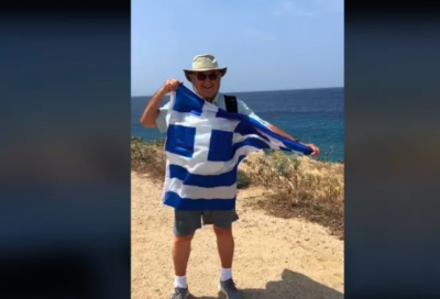 Ένας 89χρονος ομογενής επισκέφτηκε για πρώτη φορά την Ελλάδα και η χαρά του έγινε viral στα social media