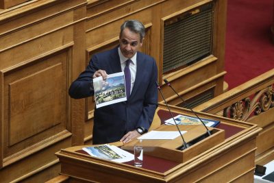 Μητσοτάκης από τη Βουλή: “Οι φωτιές δεν έχουν κομματικό χρώμα, όλοι είμαστε πληγωμένοι”