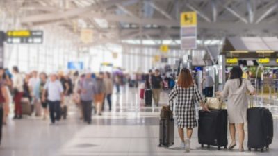 Το πρόβλημα με τις καθυστερήσεις στο αεροδρόμιο διορθώθηκε, λέει η Εθνική Υπηρεσία Εναέριας Κυκλοφορίας της Βρετανίας