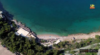 Πτήση πάνω από την παραλία της Αρβανιτιάς στο Ναύπλιο με τα σμαραγδένια νερά. Πως βγήκε η ονομασία (drone)