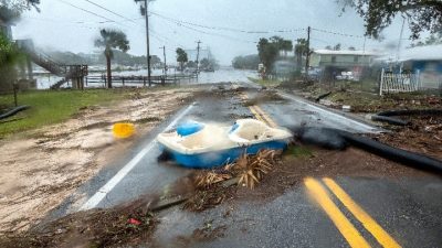 Σαρώνει τη Φλόριντα ο τυφώνας Ιντάλια. Δύο νεκροί σε δυστυχήματα. Πλημμύρες και καταστροφές σε ακτίνα 400 χιλιομέτρων (Βίντεο)