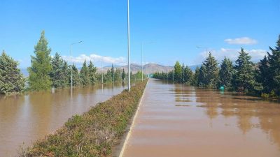 Βίντεο σοκ. Η εθνική οδός ένα τεράστιο ποτάμι στα Τέμπη. Εκτός κυκλοφορίας για ακόμα 48 ώρες (βίντεο)