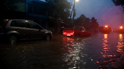 Δραματική η νύχτα στο Βόλο, αναφορές για απεγκλωβισμούς. Έσπασαν αναχώματα στο Κιλελέρ. Εκκενώσεις οικισμών