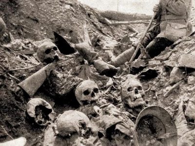 Η φωτογραφία από τον Α΄ Π.Π. που δείχνει Γάλλο στρατιώτη με πτώματα Γερμανών που τους έχουν καταβροχθίσει αρουραίοι!