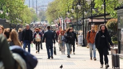 Σε ποια ηλικία φεύγουν οι Έλληνες από το πατρικό τους. Στα 26,4 έτη ο μέσος όρος στην ΕΕ