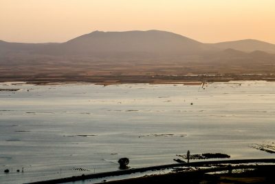 Λίμνη Κάρλας. Αγνοείται ψαράς μετά από ανατροπή βάρκας. Ο αδερφός του βγήκε σώος. Μεγάλη επιχείρηση σε εξέλιξη