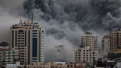 Σφοδροί βομβαρδισμοί στη Λωρίδα της Γάζας. Διακόπηκαν οι τηλεπικοινωνίες και το Ίντερνετ