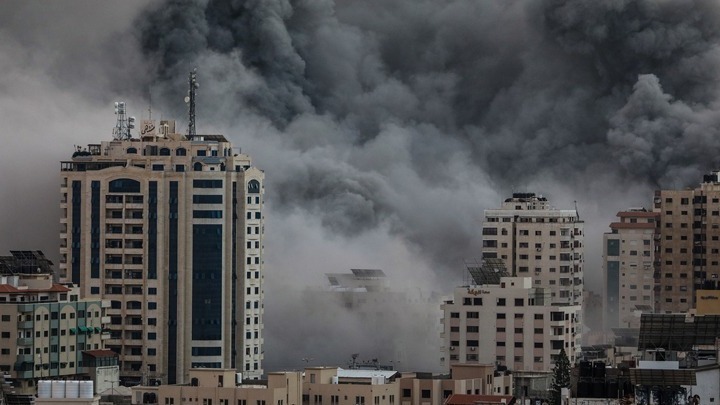 Σφοδροί βομβαρδισμοί στη Λωρίδα της Γάζας. Διακόπηκαν οι τηλεπικοινωνίες και το Ίντερνετ