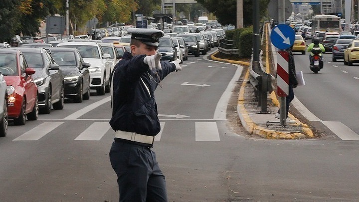 Κυκλοφοριακές ρυθμίσεις σε Αθήνα και Πειραιά λόγω των μαθητικών παρελάσεων. Πώς θα κινηθούν τα μέσα μεταφοράς