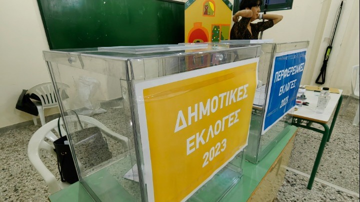 Στο 70% η αποχή από την κάλπη στην Αθήνα. Σαρωτικό προβάδισμα Αρναουτάκη στην Κρήτη με 81,1%. Στο Βόλο εκλέγεται ο Μπέος