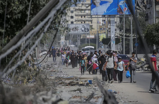Γάζα. Έληξε στις 8 μ.μ. το τελεσίγραφο του Ισραήλ. Κατά χιλιάδες εγκαταλείπουν οι Παλαιστίνιοι. Συγκλονιστικές εικόνες