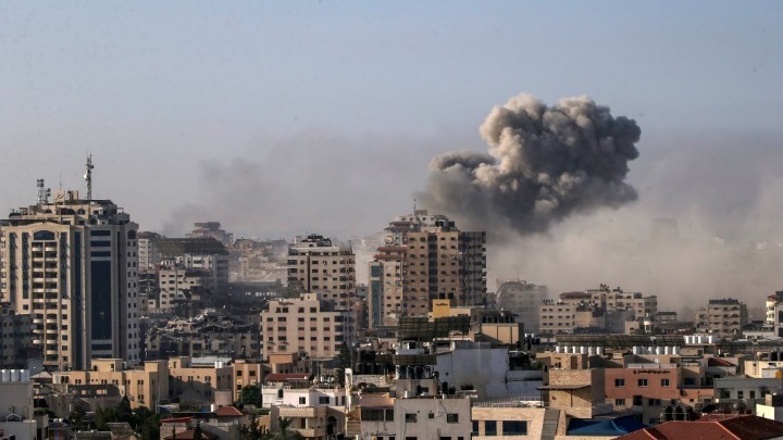 Σφοδρές μάχες στη Λωρίδα της Γάζας. Ο ισραηλινός στρατός έπληξε 150 υπόγειους στόχους της Χαμάς (βίντεο)
