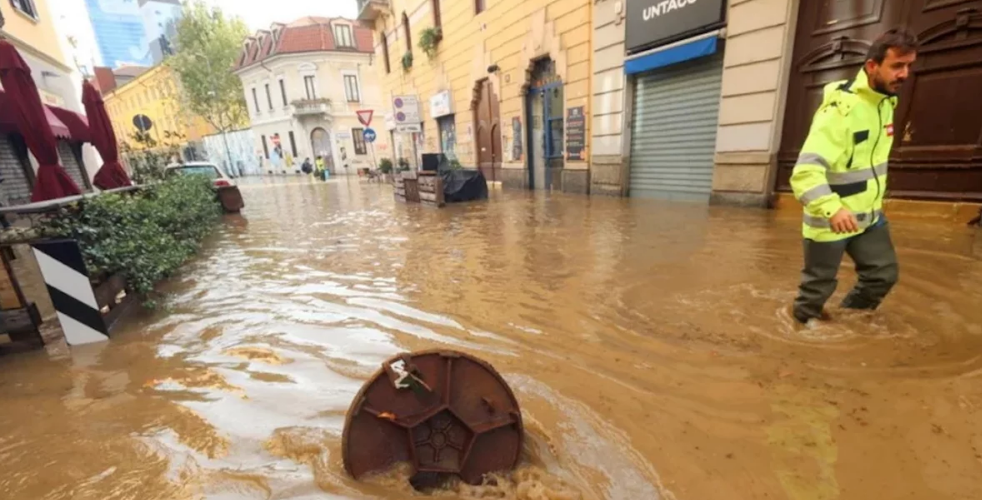 Τρεις νεκροί στην Ιταλία από τις πλημμύρες. Χείμαρροι οι δρόμοι στην Τοσκάνη, κηρύχθηκε σε κατάσταση έκτακτης ανάγκης