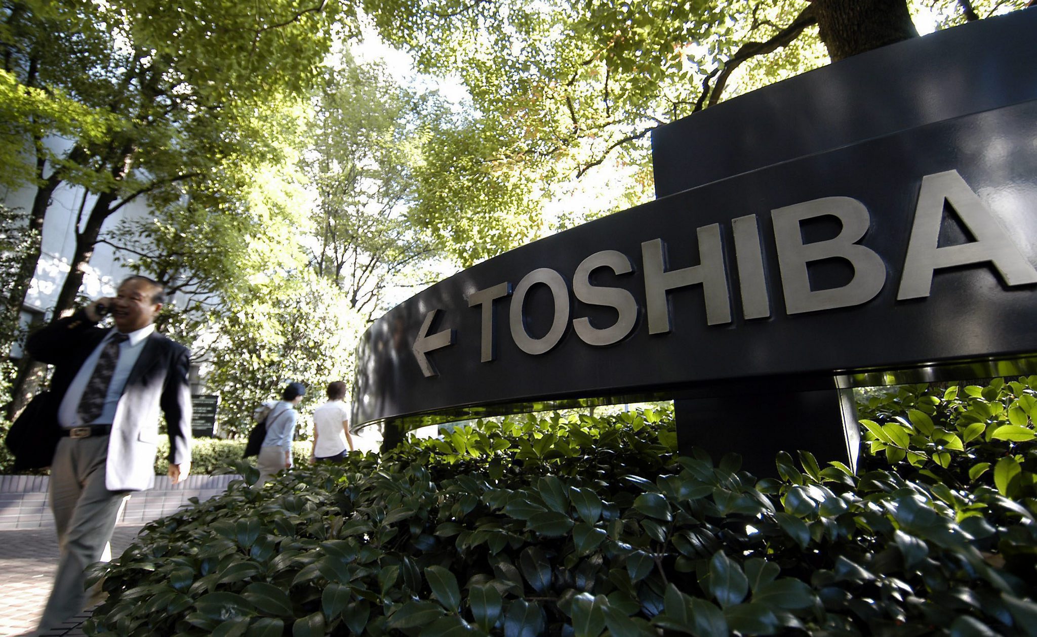 Τέλος εποχής για την Toshiba. Εκτός Χρηματιστηρίου του Τόκιο μετά από 74 χρόνια. Τα σκάνδαλα και η εξαγορά