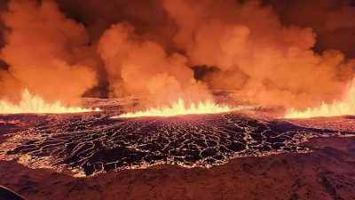 Εξερράγη ηφαίστειο σε χερσόνησο της Ισλανδίας. Περίπου 100 κυβικά μέτρα λάβας ανά δευτερόλεπτο. Συγκλονιστικές εικόνες και βίντεο