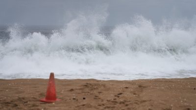 Συναγερμός στις παράκτιες περιοχές της Καλιφόρνιας. Προειδοποίηση στους κατοίκους για κύματα ύψους 12 μέτρων (Βίντεο)