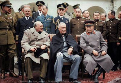 Γιατί οι φωτογραφικές θέσεις των “Τριών Μεγάλων” δεν ήταν τυχαίες. Ο Ρούσβελτ κάθισε στο κέντρο και ο Στάλιν άλλαξε θέση