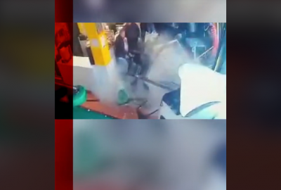 Συγκλονιστικό βίντεο από τη στιγμή που αυτοκίνητο έπεσε με ταχύτητα 115χμλ την ώρα σε παράθυρο καφετέριας στην Ιταλία