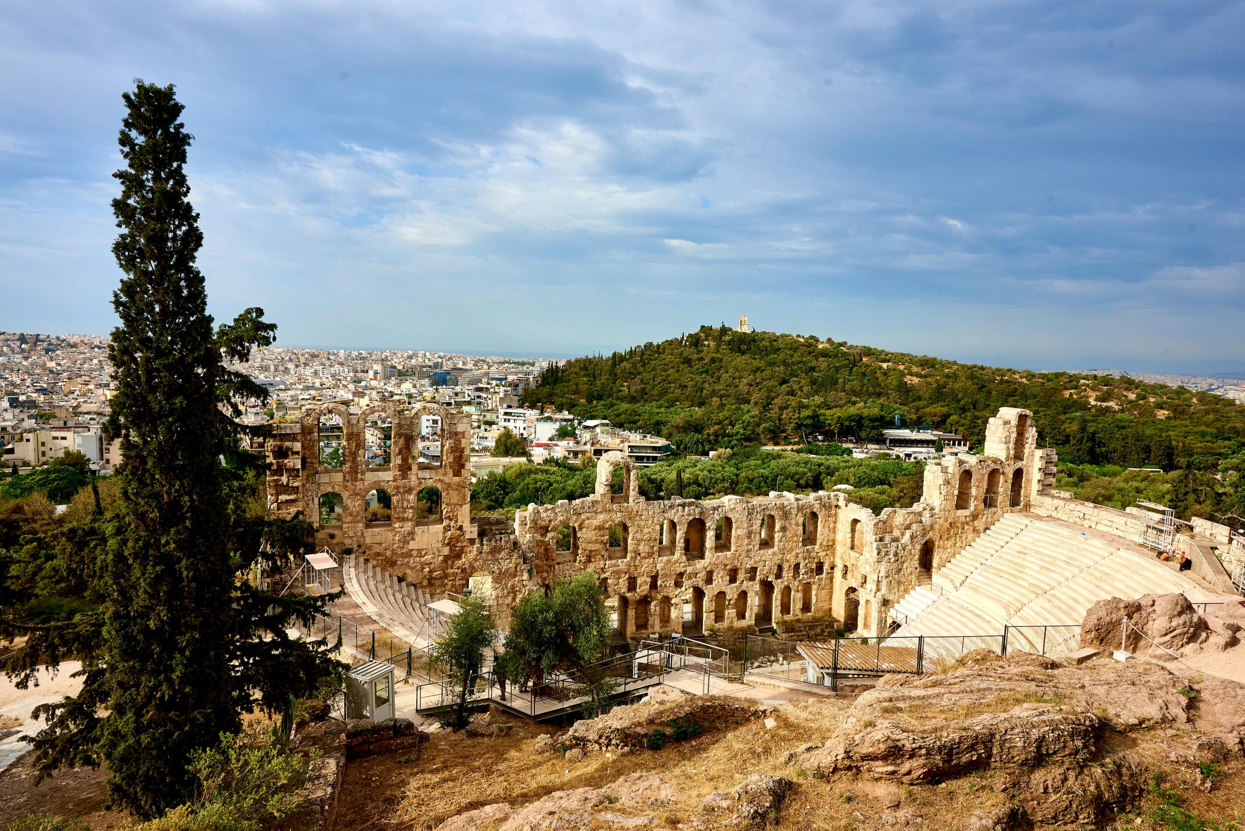 Κουίζ με μνημεία. Πού είναι η Ροτόντα; Πώς χαρακτηρίζονται οι Δελφοί; Ποιος βασιλιάς στέφθηκε στις Αίγες;