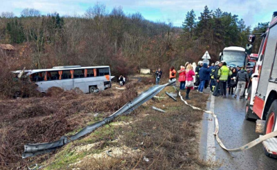 Τροχαίο στη Βουλγαρία: «Ο κόσμος ούρλιαζε, πηδούσαν από τα παράθυρα του λεωφορείου». Τραυματίστηκαν εννέα επιβάτες