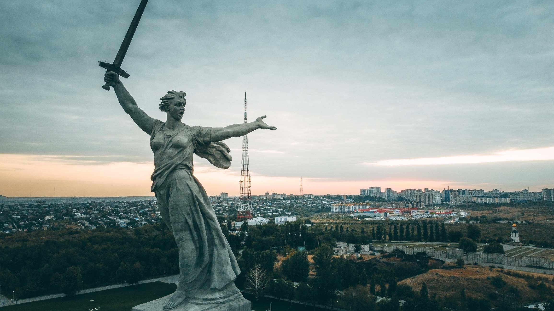Γυναίκα στη Ρωσία κινδυνεύει με φυλάκιση 5 ετών επειδή χλεύασε μνημείο του ΒΠΠ