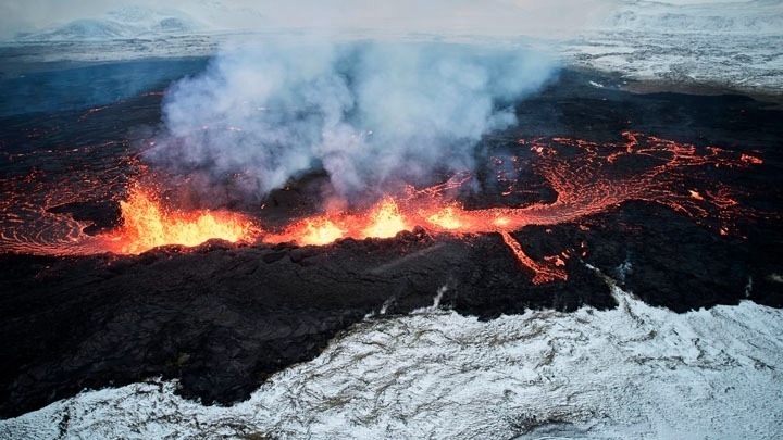 Συντριβάνια λάβας ύψους 80 μέτρων μετά και την νέα έκρηξη ηφαιστείου στην Ισλανδία. Εντυπωσιακές εικόνες