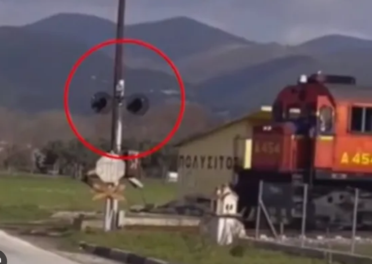 Οδηγός τρένου στην Ξάνθη σταματά και κατεβαίνει για να ελέγξει αφύλακτη διάβαση (βίντεο)