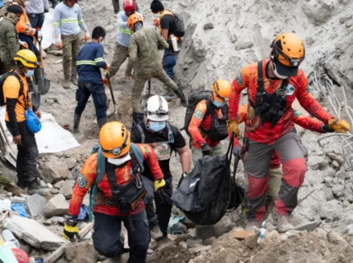 Τουλάχιστον 11 νεκροί και πάνω από 100 αγνοούμενοι ύστερα από κατολίσθηση στις Φιλιππίνες