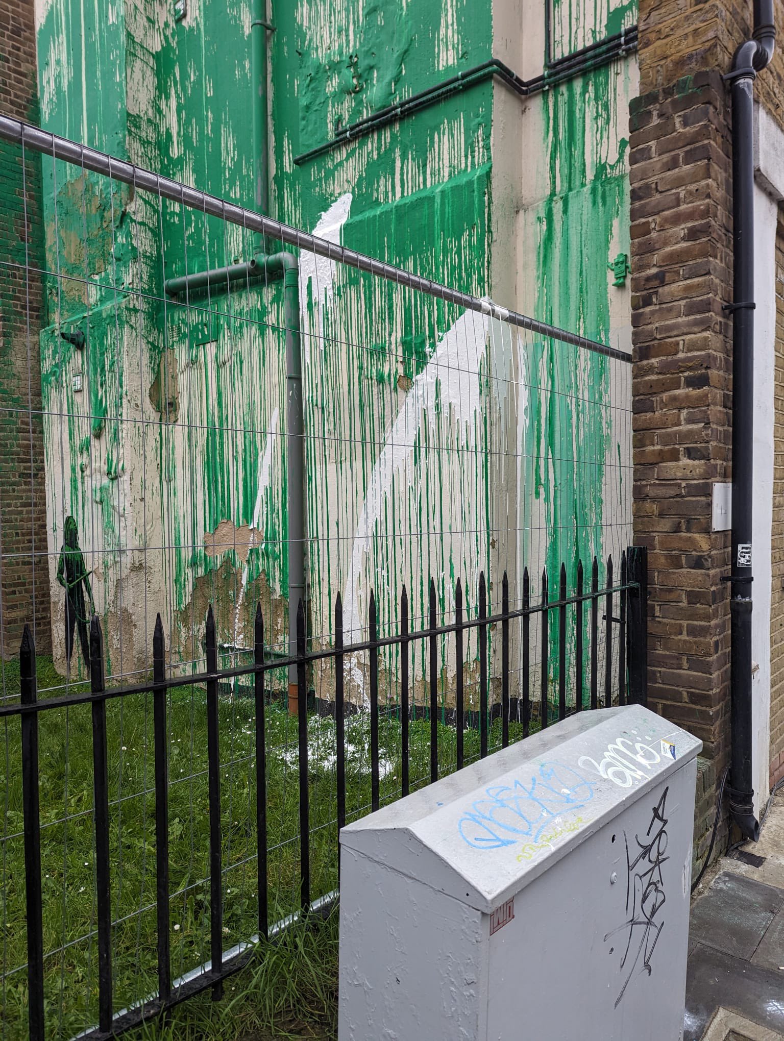Νέος βανδαλισμός σε έργο του Banksy στο Λονδίνο. Μέτρα προστασίας λαμβάνει η τοπική κοινότητα
