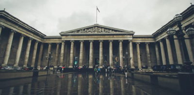 Το Βρετανικό Μουσείο μηνύει έφορο που έκλεψε περίπου 2.000 αρχαία αντικείμενα για τη συλλογή του