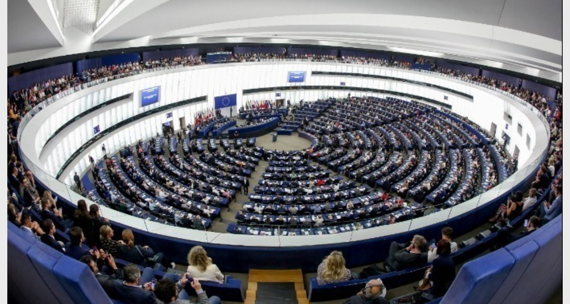 Ευρωπαϊκό Κοινοβούλιο. Πέρασε το νέο Σύμφωνο Μετανάστευσης. «Ιστορική αποφαση» λένε οι ευρωβουλευτές. Τι προβλέπει