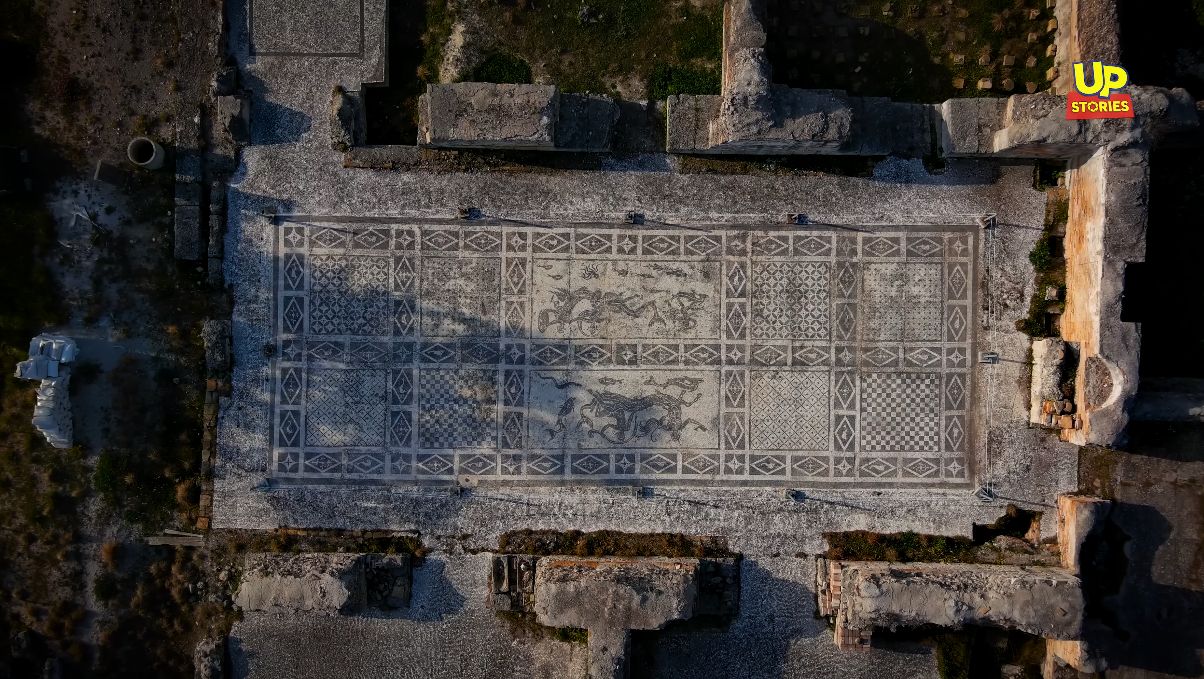 H άγνωστη αρχαία πισίνα στον Ισθμό της Κορίνθου. Την απολάμβανε ο Νέρωνας πριν από 2000 χρόνια και ήταν θερμαινόμενη (drone)