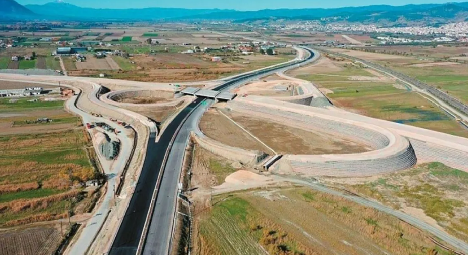 Σε 3 ώρες το ταξίδι Αθήνα-Τρίκαλα. Παραδίδονται 42,5 χλμ. του αυτοκινητόδρομου Κεντρικής Ελλάδας. Πόσο θα κοστίζουν τα διόδια